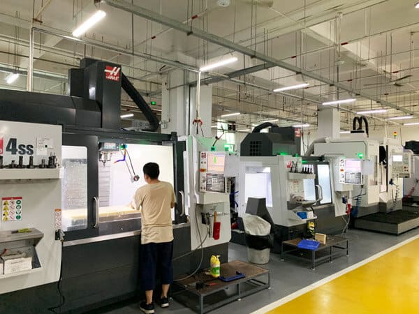 CNC Machining in Communication Industry 1 Horizontal and vertical CNC machining centers