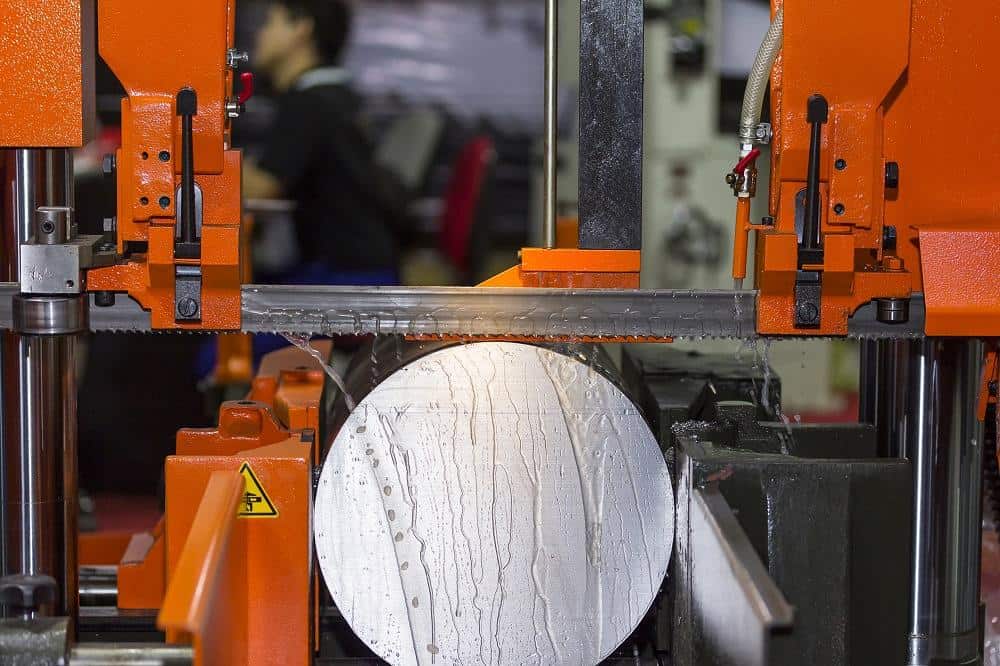 What conditions should a competitive CNC machining shop have? 7 Band sawing machine