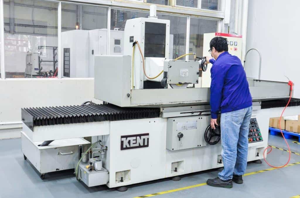 What conditions should a competitive CNC machining shop have? 6 Grinding machines