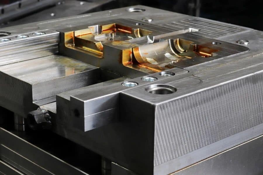 The Difference Between Injection Molding vs Die Casting