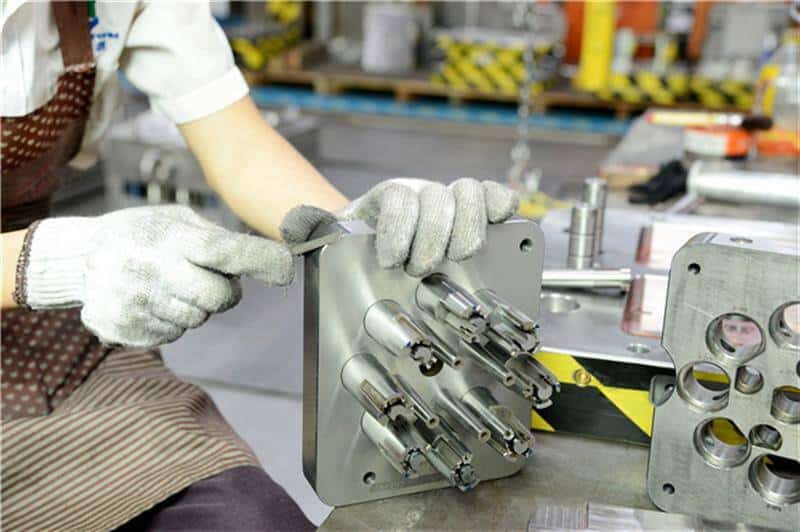Let's Learn About Aluminum Injection Molding 4 services-rapid-tooling-molding